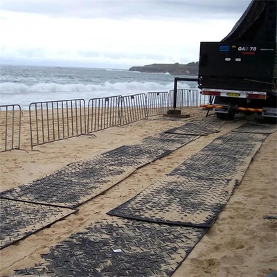 Μαύρα HDPE προσωρινά οδικά χαλιά επίγειας κάλυψης οδοστρωμάτων για τα βαρέων καθηκόντων μηχανήματα